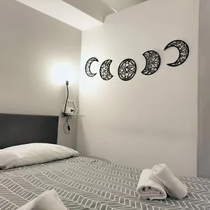 https://theatron-house.taorminaitalyhotels.com